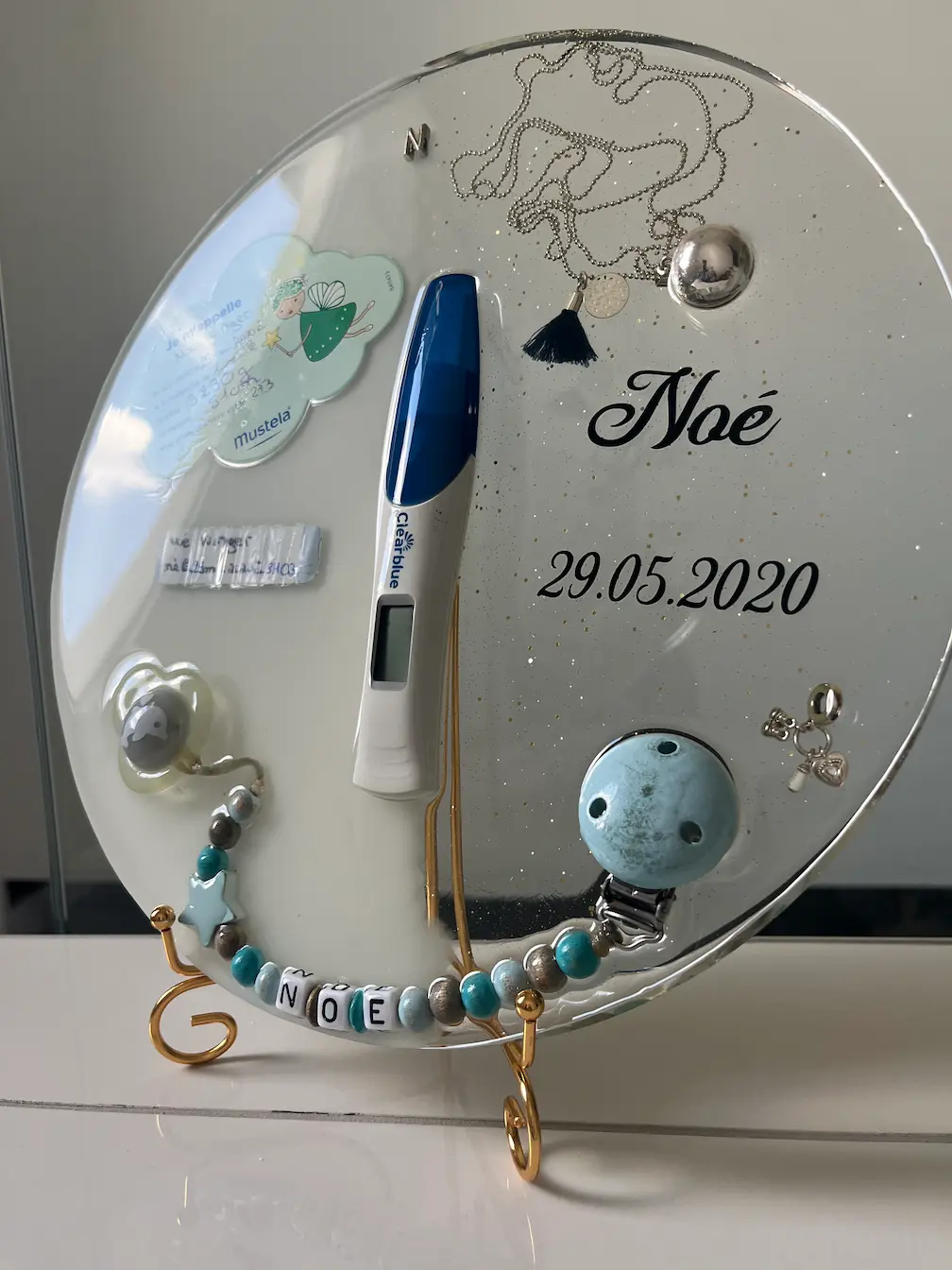 Pancarte de naissance ronde avec pied