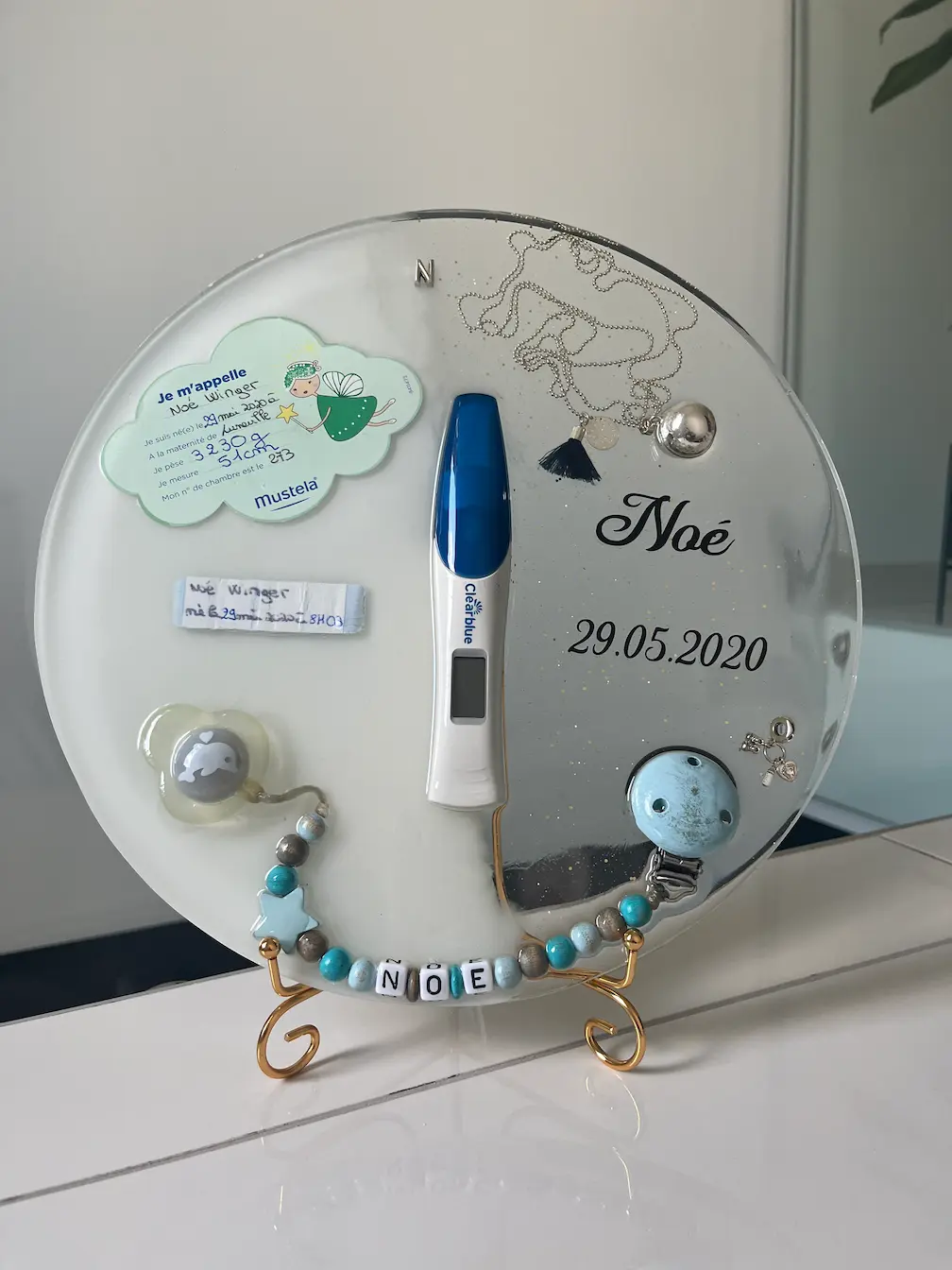 Pancarte de naissance ronde avec pied
